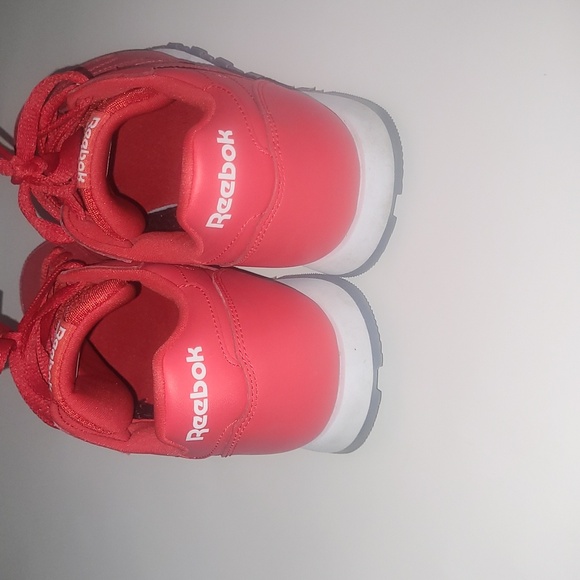 All Red Reebok with red shoe strings - Picture 4 of 12